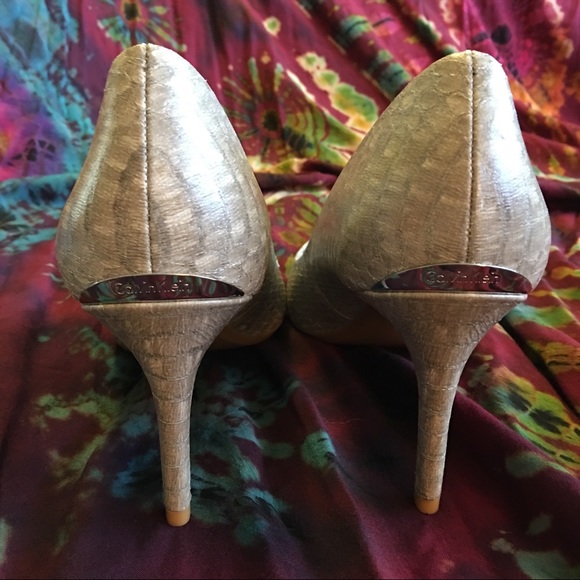 2-1/2” Neutral, Snakeskin-like - Never worn - Picture 4 of 8